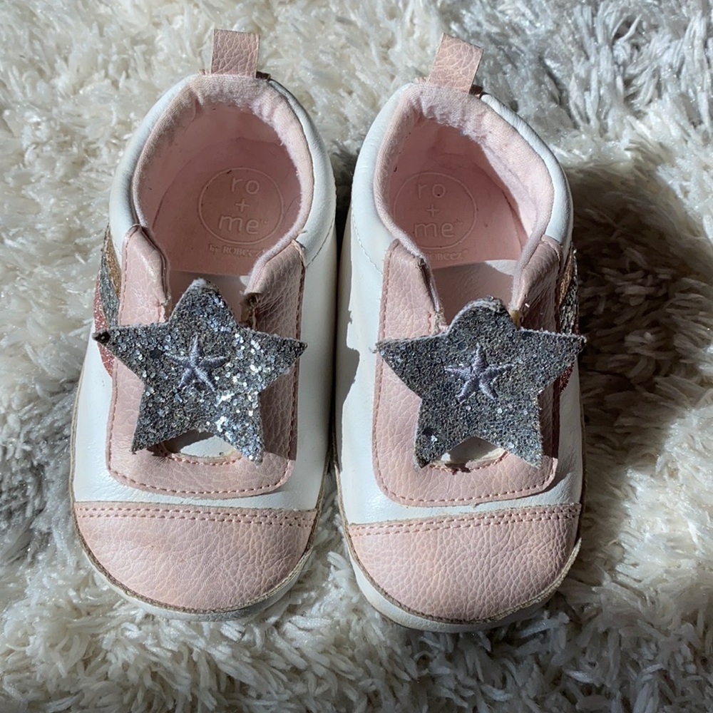 New, never worn Robeez